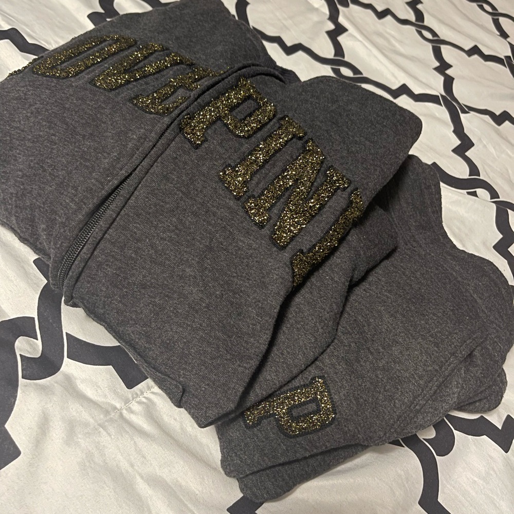 Super cute VS PINK zip up & sweat pants!